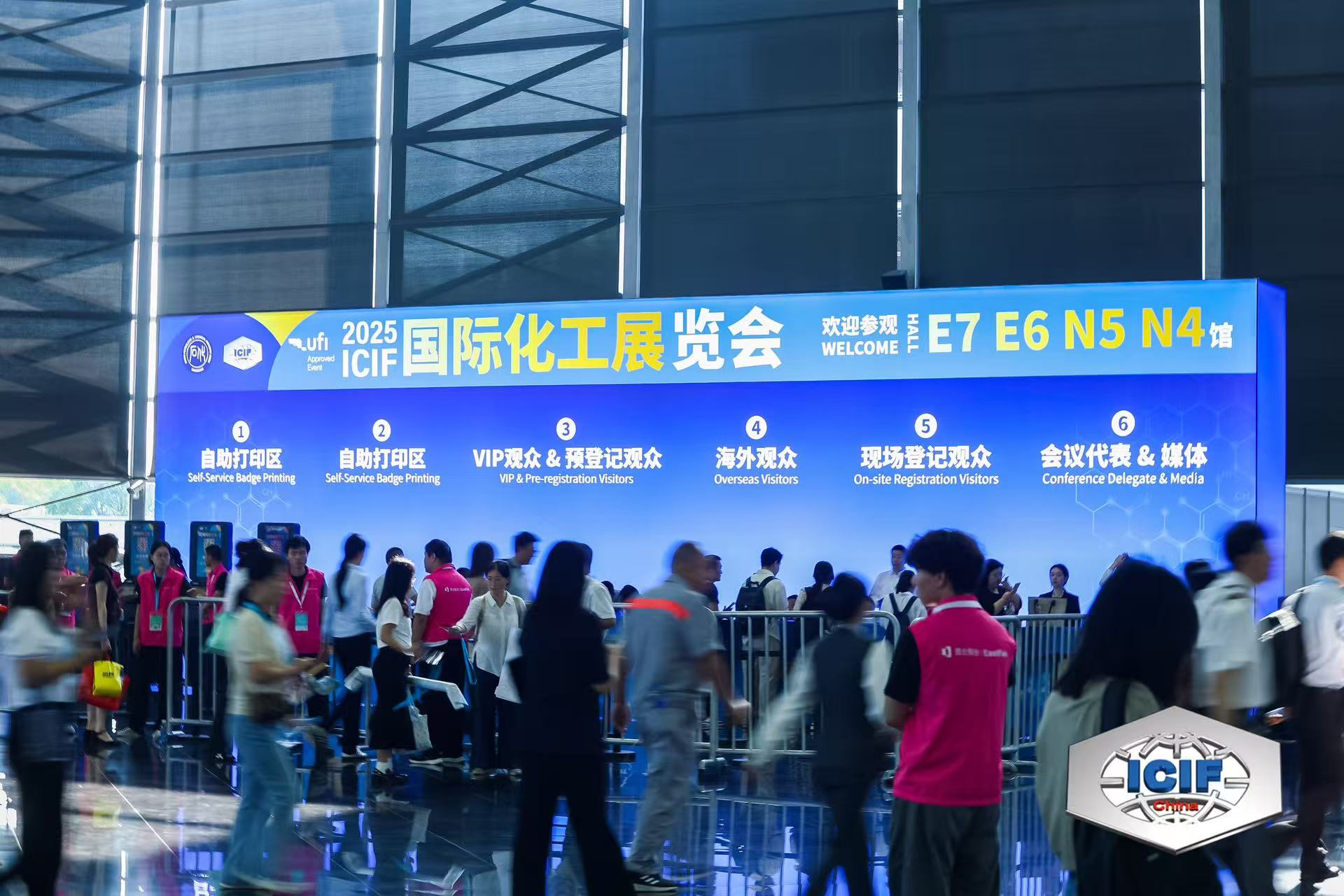 山东液流海材料科技有限公司亮相2025中国国际化工展，展示全钒电解液创新实力